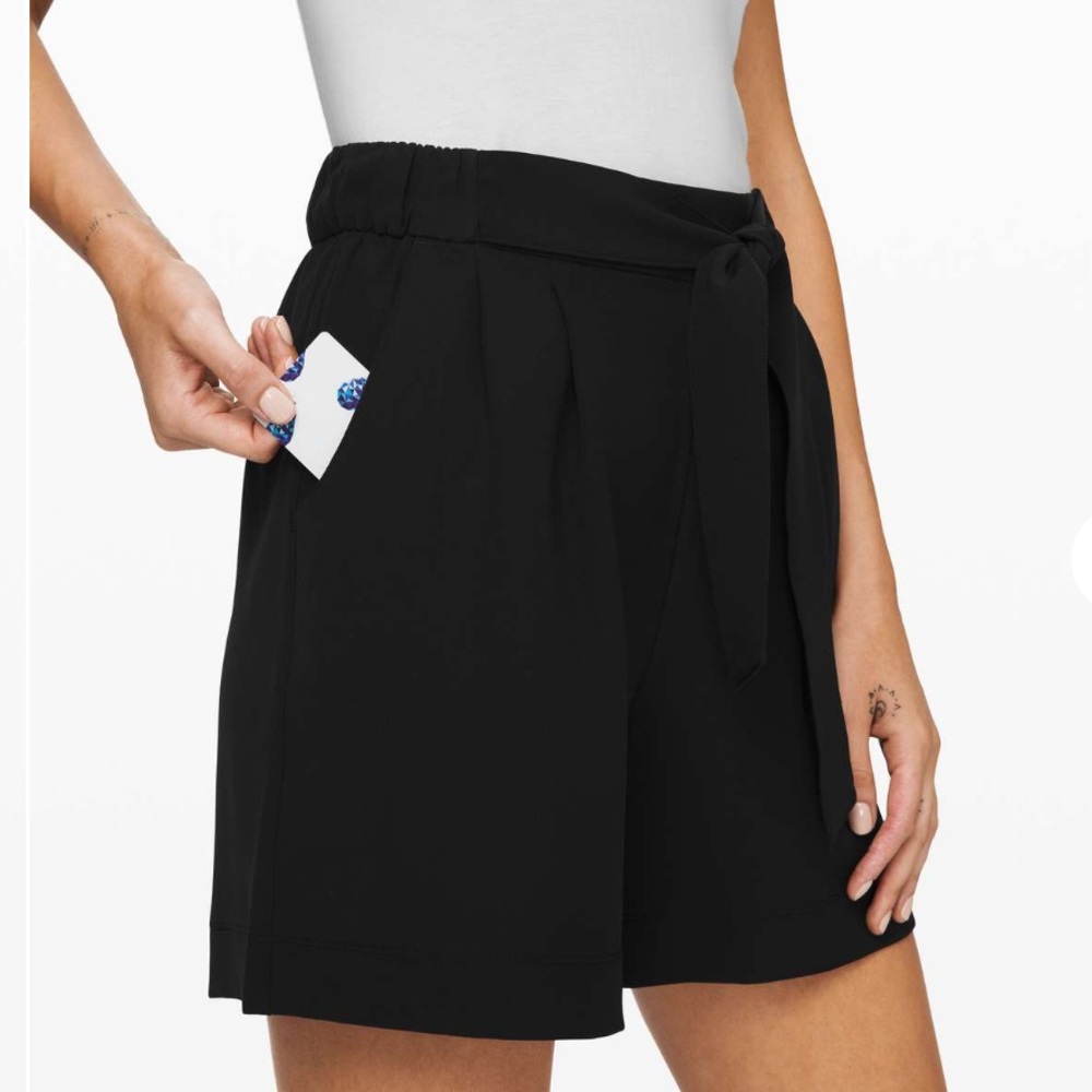 Lululemon Noir 5.5” Short Black